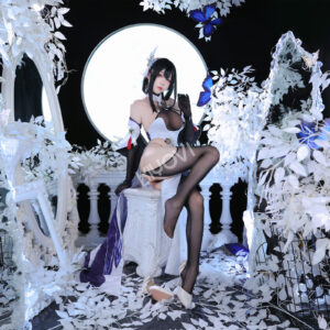Azur Lane Zhen Hai cosplay: black lace lingerie, high-slit cheongsam skirt, laser-engraved EVA accessories and traditional Chinese elements